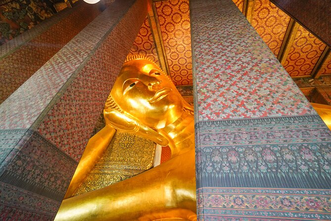 Bangkok Wat Pho and Flower Market Historical Walking Tour - Thai clothing and Wat Arun