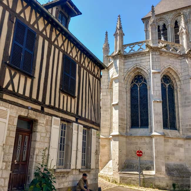 Bike tour from Vernon to Giverny with local guide - A short ride with more room than the clock suggests