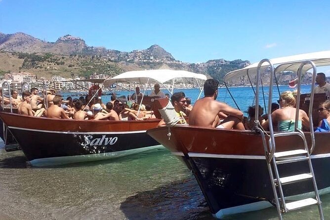 Boat excursion Taormina Giardini Naxos - What the boat and crew are like