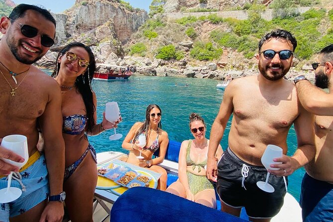 Boat excursions in the Bay of Taormina and Gardens on a private basis - The Onboard Aperitif