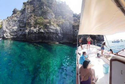 Boat tour Giardini Naxos Taormina Isola Bella Blue Grotto