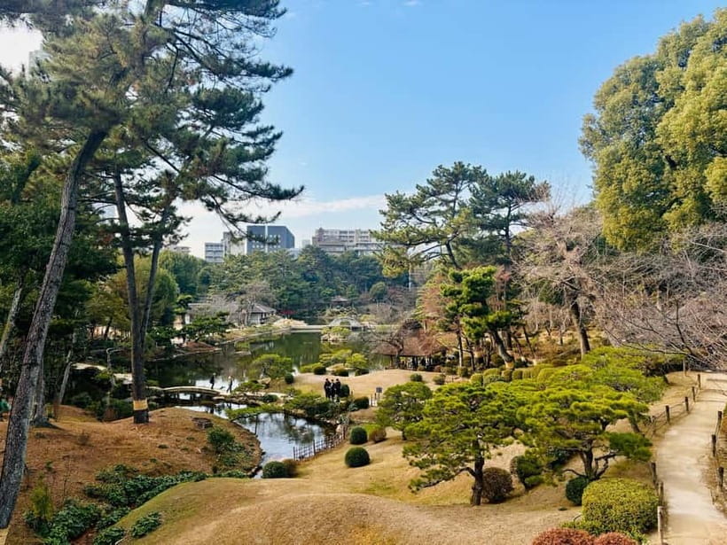 Bomb to bloom Highlights of Hiroshima walking group tour - Language choices and guide style