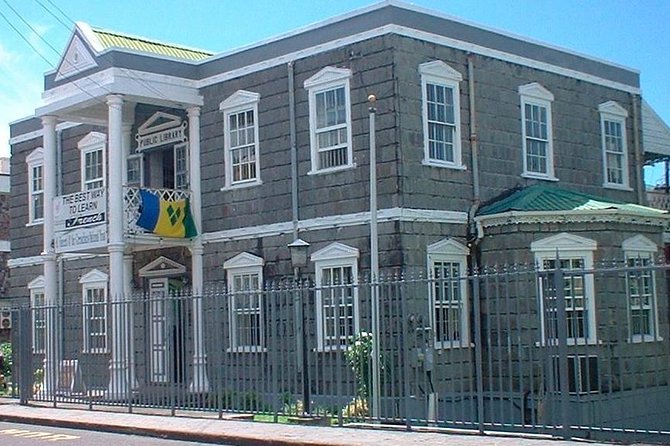 Botanical Gardens and City Tour - Seeing Kingstown from the market square to Back Street