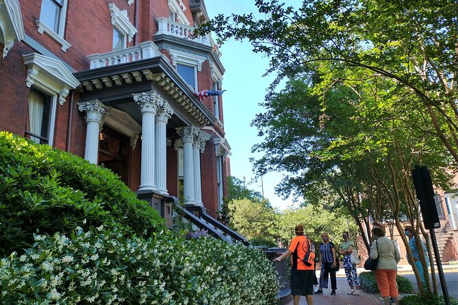 Botanical Tour (by Walk With Me Savannah Tours) - Jones Street, private gardens, and a live oak canopy