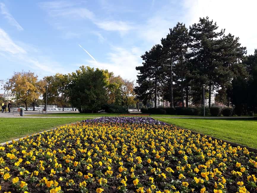Budapest: Best Gardens Walking Tour & Folk Music Performance - Key points to know before booking