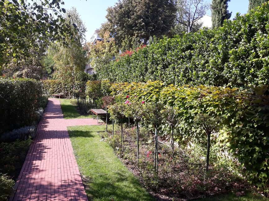 Budapest: Best Gardens Walking Tour & Folk Music Performance - Why Budapest’s gardens make a good half-day plan