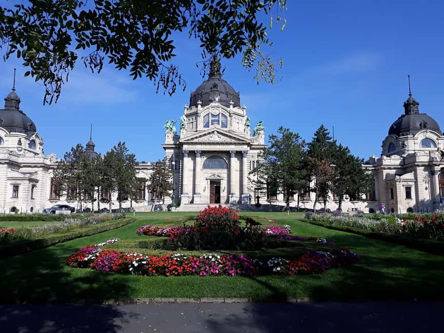 Budapest: Best Gardens Walking Tour & Folk Music Performance - The Hungarian folk song performance