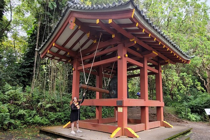 Byodo Temple and Waimea Botanical Garden Tour - Byodo-In Temple, a quiet pause in the itinerary