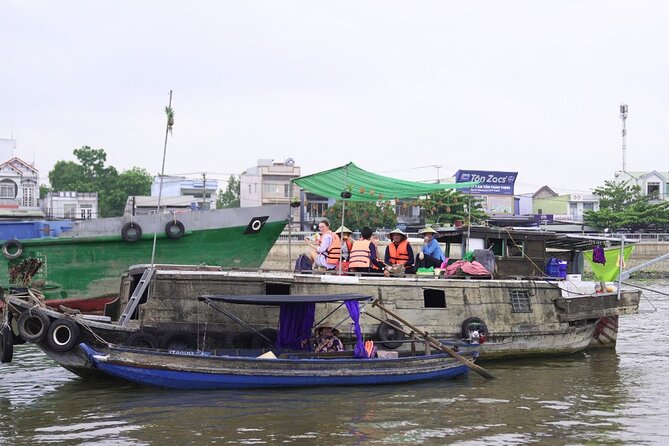 Can Tho Floating Market and Fruit Garden Tour - Breakfast with boats instead of tables