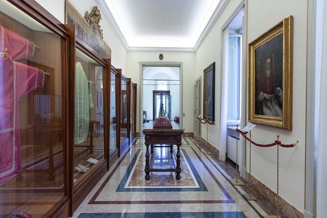 Castel Gandolfo: Papal Apartments and Secret Garden Entry Ticket - Inside the Papal Apartments at Palazzo Pontificio