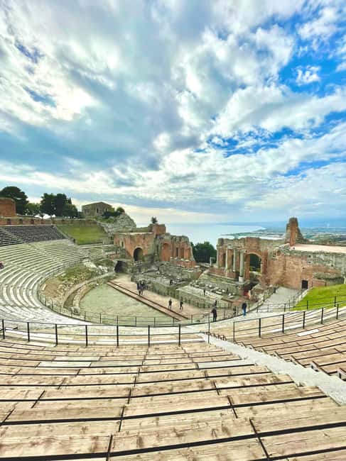 Catania: Giardini, Taormina, and Castelmola Day Trip - Transport, comfort, and group expectations
