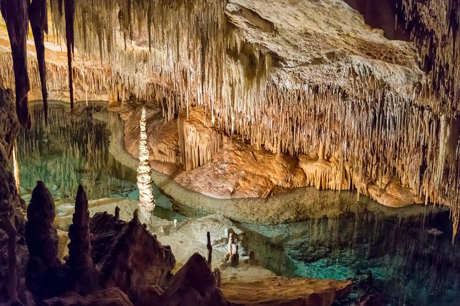 Cayman Crystal Caves & Pedro St James Castle or Botanical Garden - A four-and-a-half-hour look at Grand Cayman
