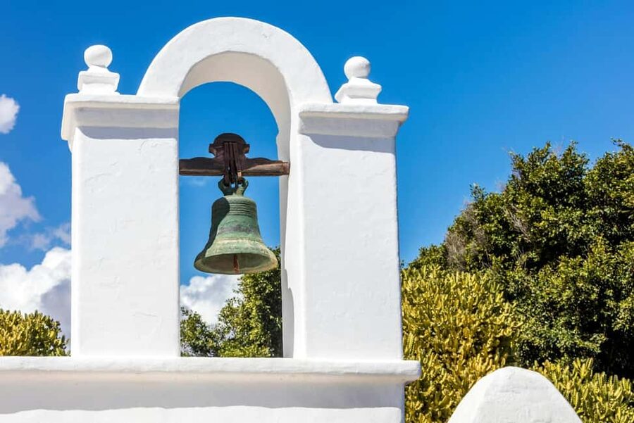 Cesar Manrique’s Lanzarote tour with Cactus Garden & LagOmar - Inside Manrique’s lava-built home and studio