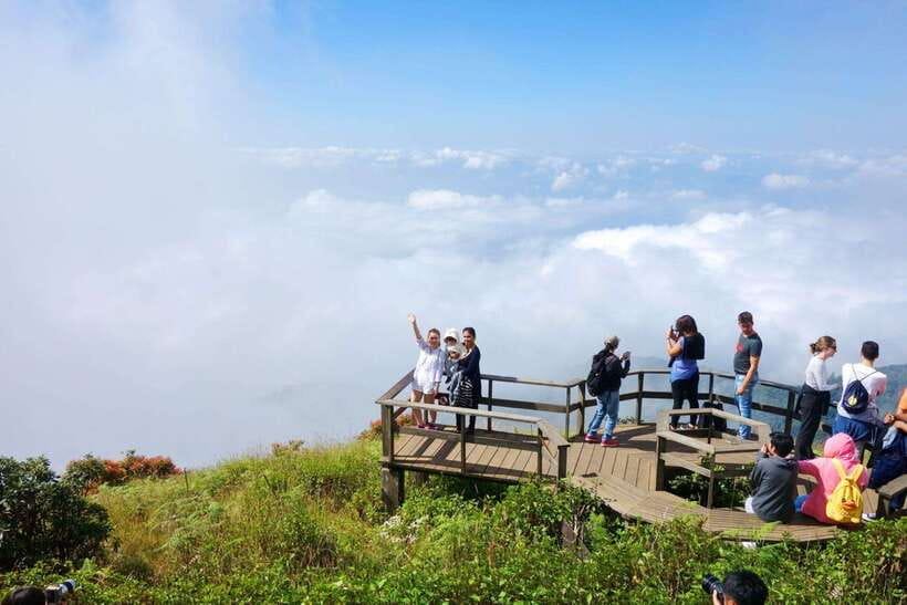 Chiang Mai: Doi Inthanon Park Tour & Kew Mae Pan Trail Hike - Wachirathan Waterfall gives you an easy first stop
