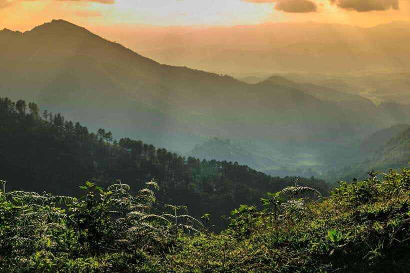 Chiang Mai: Doi Inthanon Park Tour & Kew Mae Pan Trail Hike - The Hmong and Karen markets add local value