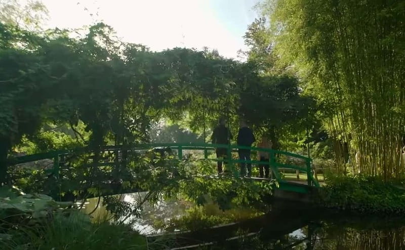 Claude Monet daytrip to Giverny, Vernon, Rouen from Paris - Étretat and its 90-meter chalk cliffs