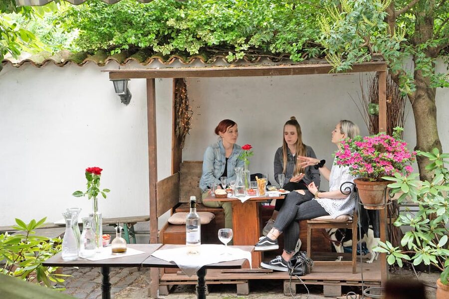 Cologne-Nippes: Summer wine party in the frenchstyle garden - The wine list: from secco to Bordeaux