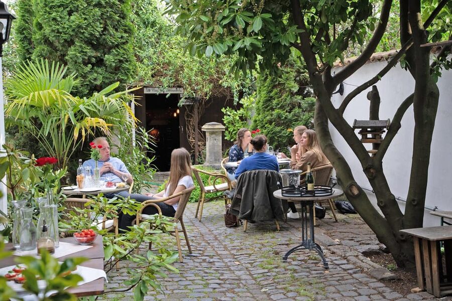 Cologne-Nippes: Summer wine party in the frenchstyle garden - What happens from 5:30 to 10 p.m.
