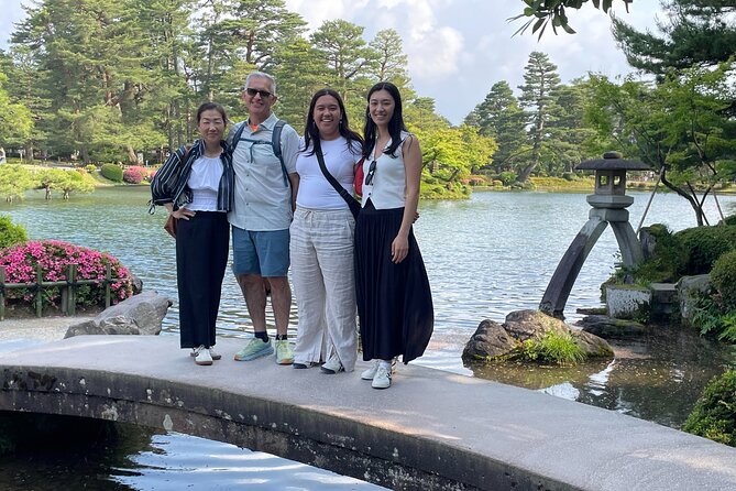 Colors of Kanazawa (Traditional Crafts and Gardens) - Kenrokuen Garden: the longest and most relaxed stop
