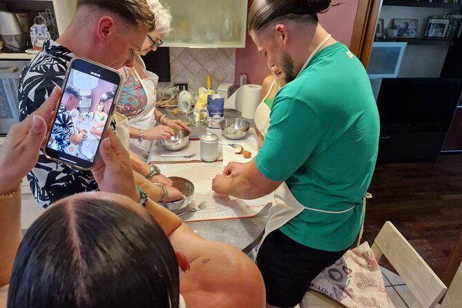 Cooking class in a garden: handmade pasta - Prosecco and appetizers set the table