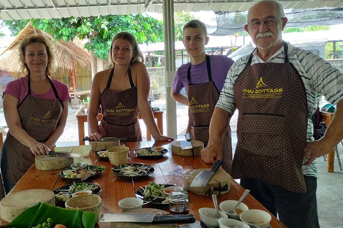 Cooking class in organic garden and local market tour ThaiCottage - Your own station and a flexible Thai menu