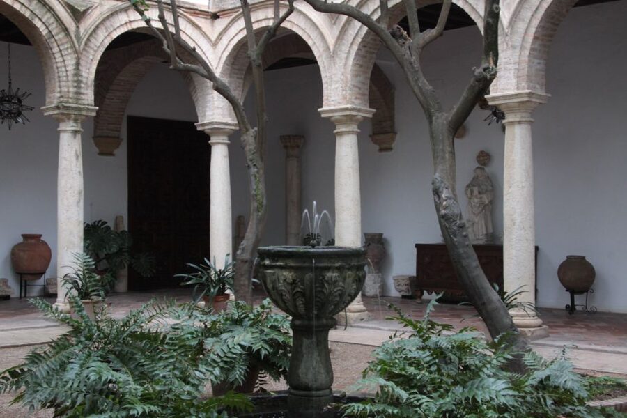 Córdoba: Viana Palace Gardens and Patios Entry Ticket - How long to spend at Viana Palace