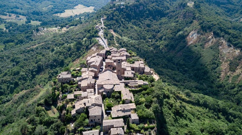 Day trip Frm Rome: Civita di Bagnoregio & Villa Lante Garden - Simone’s role and the feel of the day