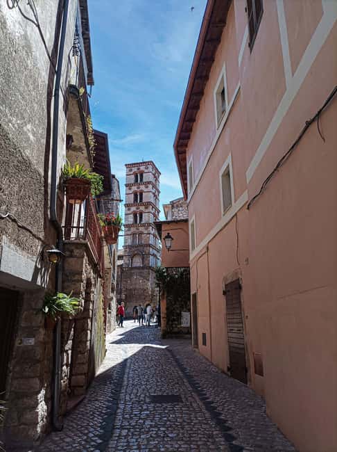 Day trip from Rome: Garden of Ninfa and village of Sermoneta - Key points at a glance