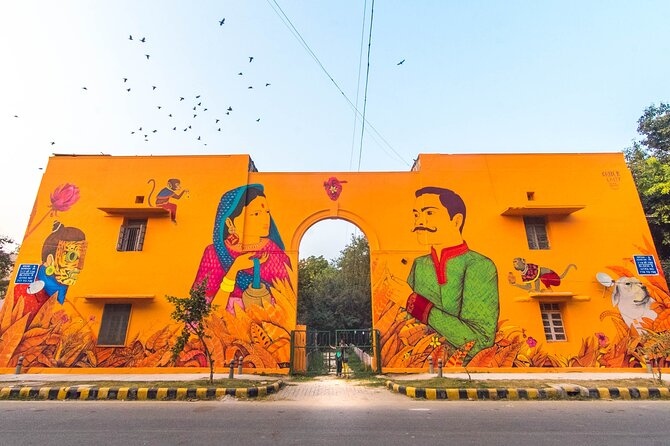 Delhi Street Art Walk in Lodhi Art District with Chai & Food - The first hour: reading Delhi’s giant murals