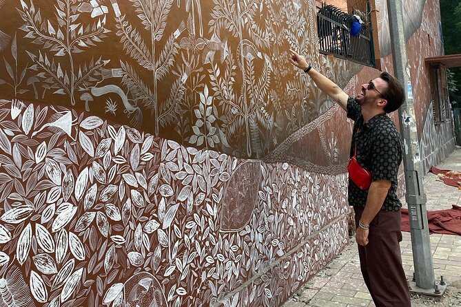 Delhi Street Art Walk in Lodhi Art District with Chai & Food - What the international art mix adds