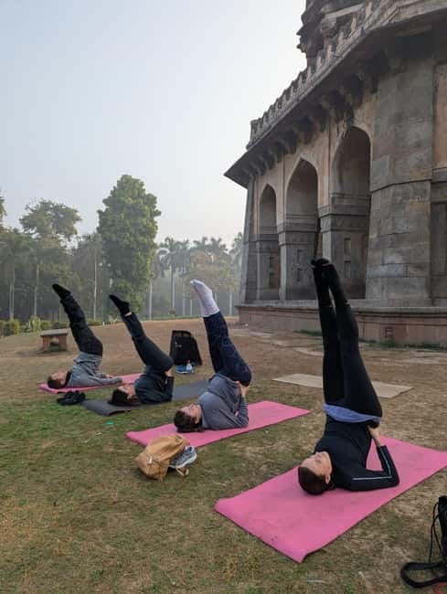Delhi: Yoga in Lodhi Garden - Verdaan Jain’s teaching style