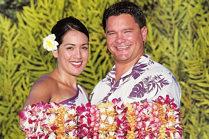 Deluxe Orchid Lei Greeting (Maui, Kahului Airport, OGG) - Finding your greeter before baggage claim