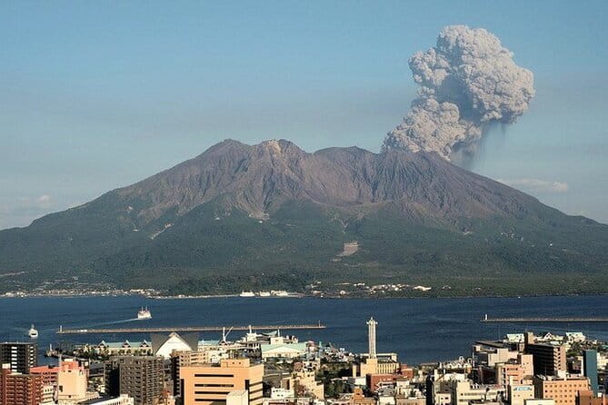 Discover the Wonders of Sakurajima Half Day Tour in Kagoshima - Sakurajima Visitor Center explains the risks