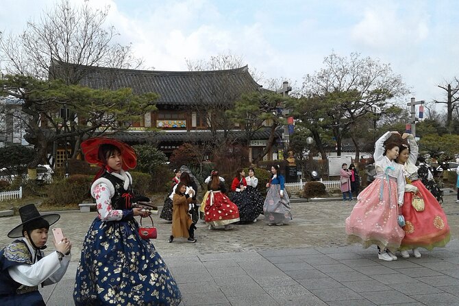 Donghaksa Temple Cherry Blossom and Jeonju Hanok Village - The day’s rhythm and the long return to Seoul