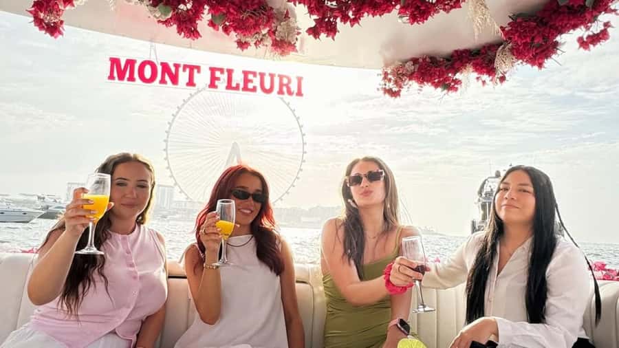 Dubai Marina: Private Boat Tour with Flower - Personal touches for proposals and birthdays