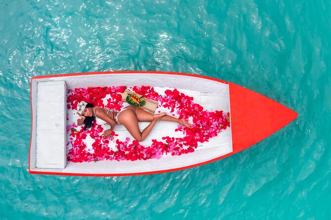 Dushi Boat Drone Photoshoot | Free Champagne | Fruits and Flowers - Key points at a glance