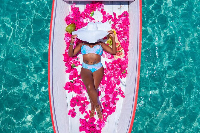 Dushi Boat Drone Photoshoot | Free Champagne | Fruits and Flowers - Why this boat makes better photos than a beach session