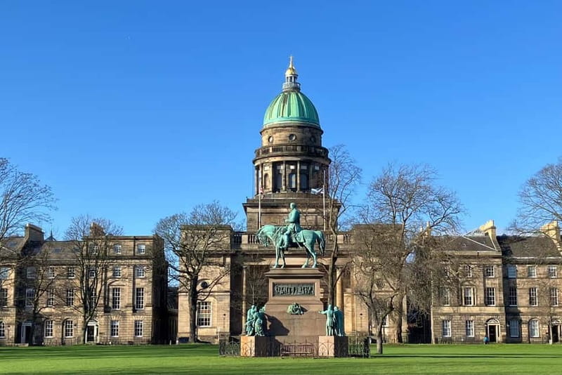 Edinburgh: Walk Dean Village, New Town & Royal Botanics - Circus Lane and the quieter New Town