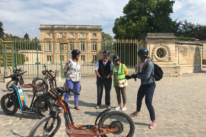 Electric 2-wheeler tour of the Chateau Park and Gardens - Piece d’Eau des Suisses and the ride back