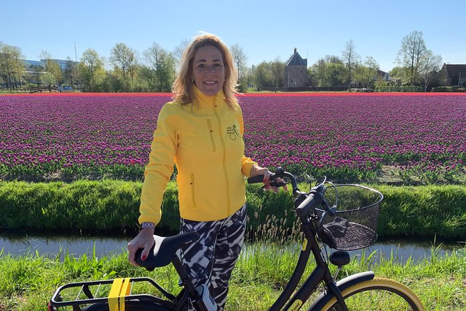 Enjoy the tulip fields by bicycle with a local guide! Tulip bike tour! - How hard is the ride?