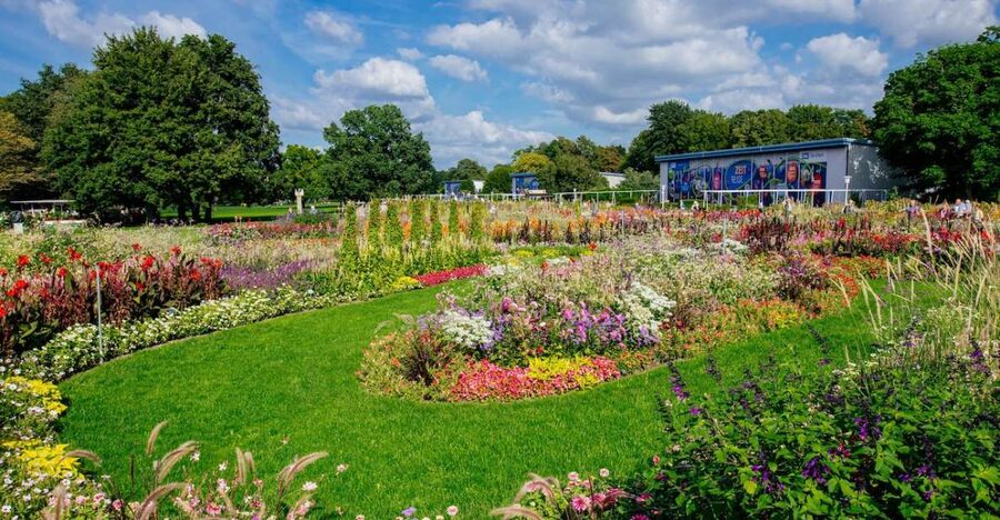 Erfurt: Egapark garden Entrance Ticket - Starting with the ornamental flower bed