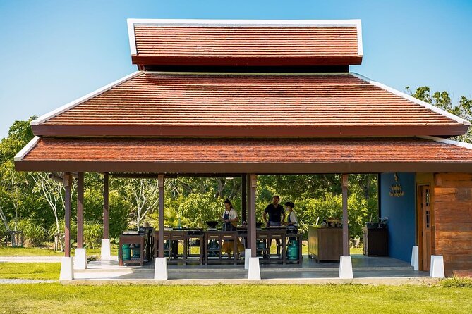 Evening Cooking Class in Traditional Pavilion with Beautiful Garden - Chiang Mai - Who should book this evening class?