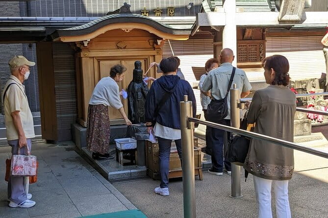 Evening Hanami (Cherry Blossom) Experience with a Local - Snacks, sweets, and the included drink