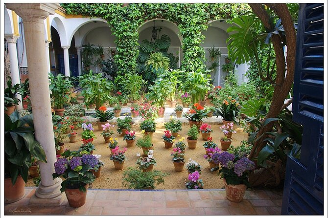 Exclusive Alcazar with breakfast or afternoon coffee in gardens - The guides and the personal touch