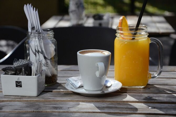Exclusive Alcazar with breakfast or afternoon coffee in gardens - Breakfast or afternoon coffee among old trees