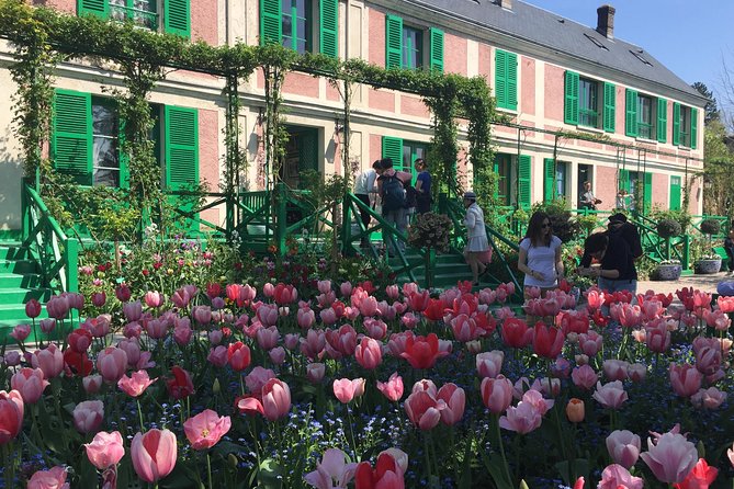 Excursion CHATEAU DE VERSAILLES and GIVERNY in Limousine from Paris - Should you book it?