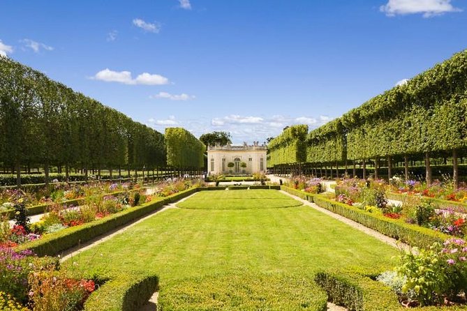 Excursion to Versailles by train with entrance to the Palace and Gardens - Cancellation and meeting details