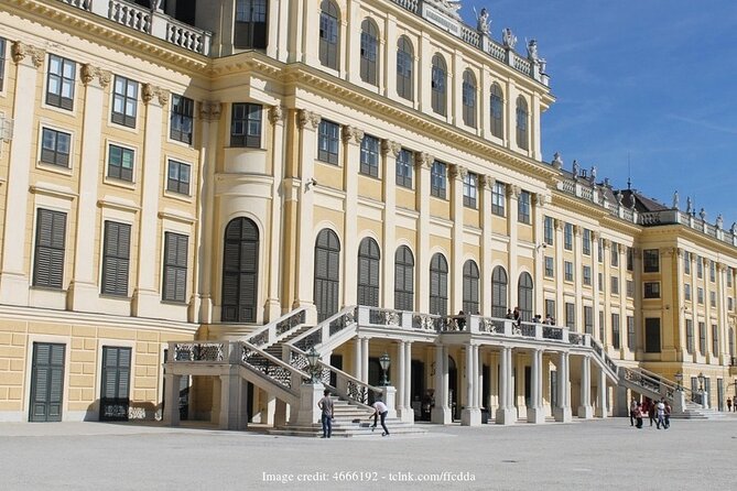 Explore Schönbrunn Palace & Gardens: Private 2.5-hour Guided Tour - Entering the Grand Tour’s 40-Plus Rooms