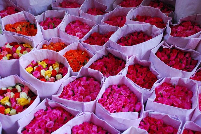 Floating Market - Train Market - Flower Market and China Town - Chinatown: one hour of street trade and gold shops