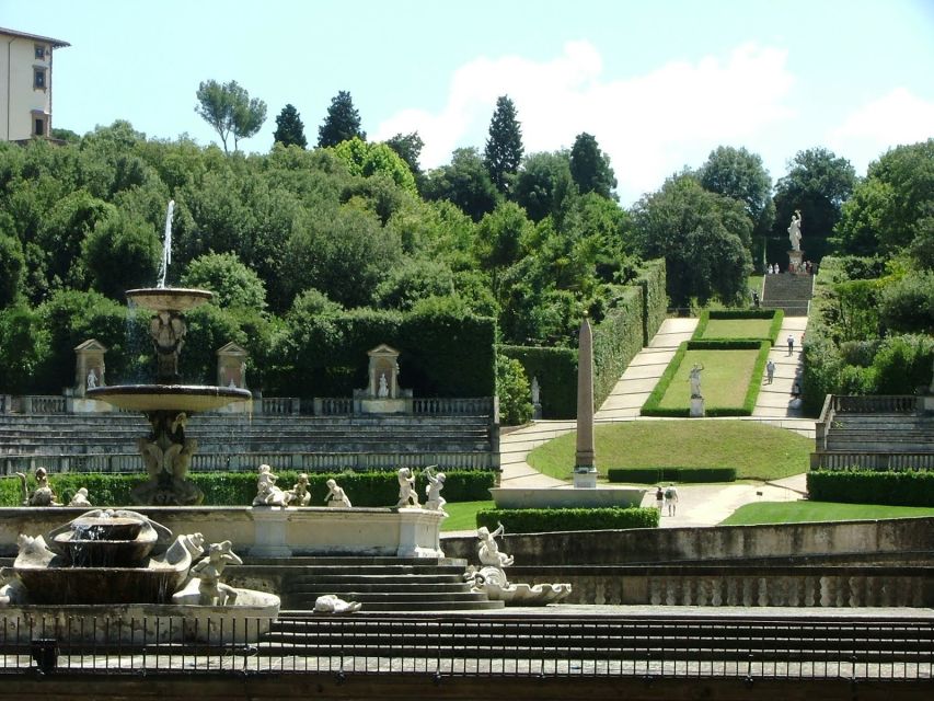 Florence: Boboli The Medici Gardens & Hidden Messages - Meeting at Pitti Palace and getting ready for the walk